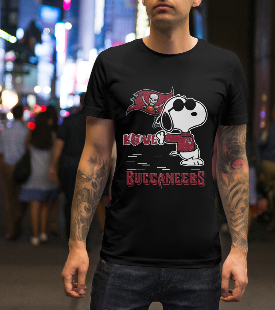 Snoopy Buccaneers Love Tampa Bay Football T-Shirt