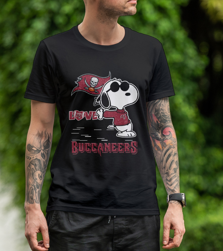 Snoopy Buccaneers Love Tampa Bay Football T-Shirt