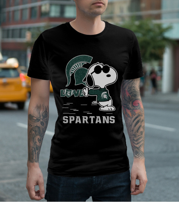Snoopy Love Michigan State Spartans Emblem With Cool Pose T-Shirt