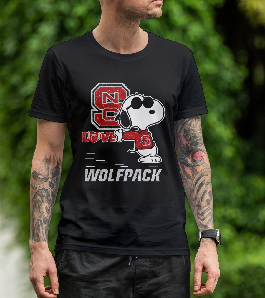 Snoopy NC State Wolfpack Love With Sunglasses T-Shirt
