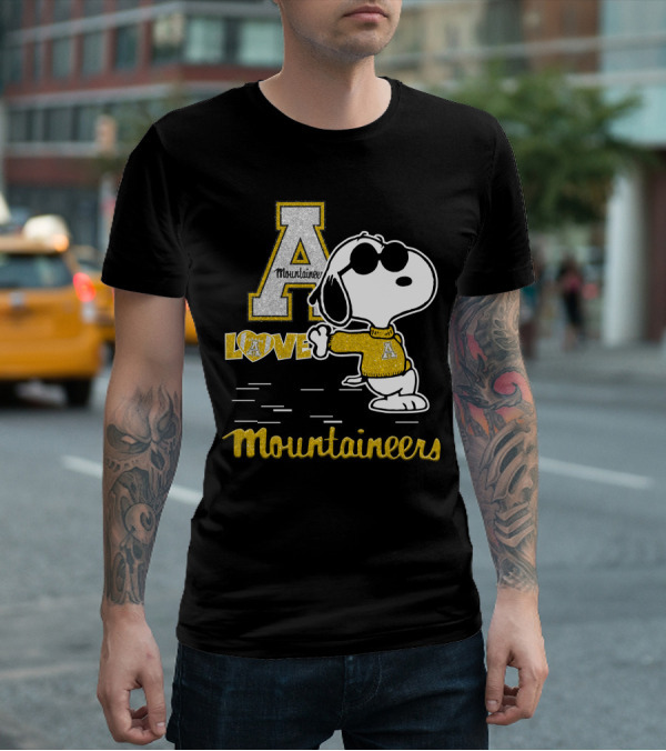Snoopy A Mountaineers Love Appalachian State Mountaineers T-Shirt