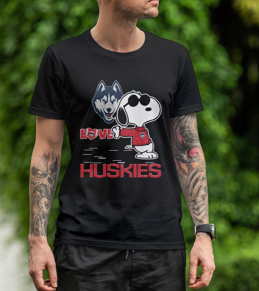 Snoopy Love Huskies UConn T-Shirt