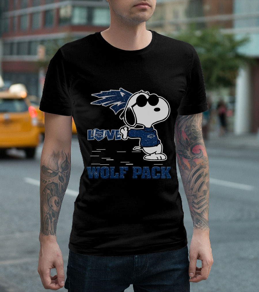 Snoopy Love Nevada Wolf Pack Football T-Shirt