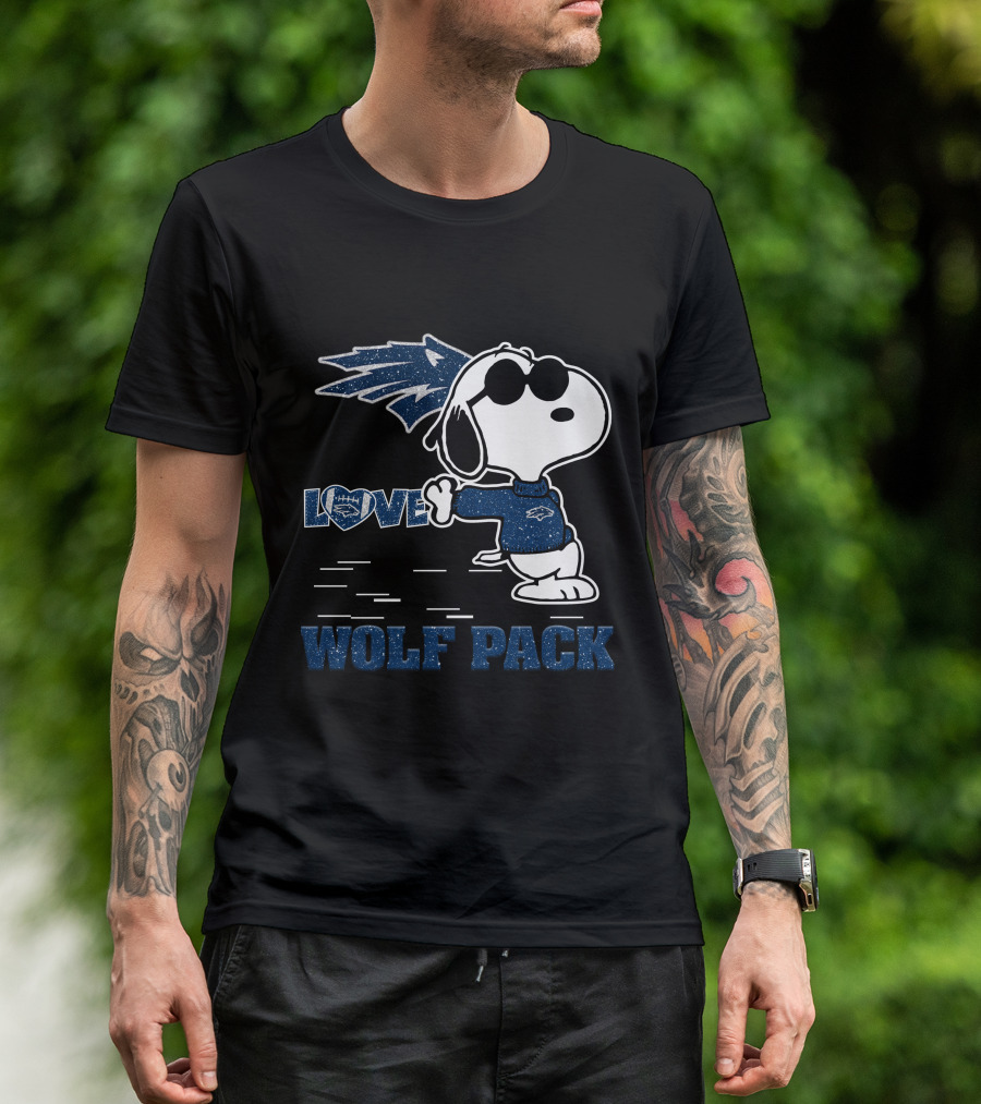 Snoopy Love Nevada Wolf Pack Football T-Shirt