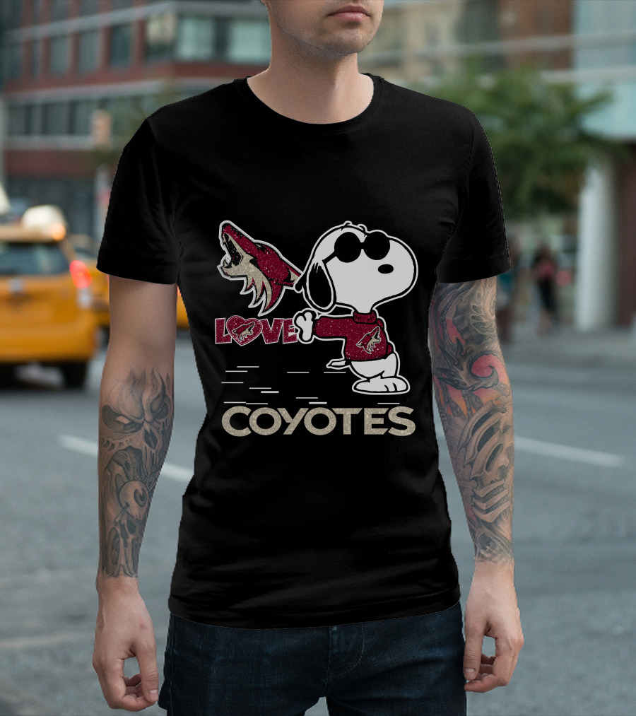 Snoopy Love Arizona Coyotes Hockey T-Shirt