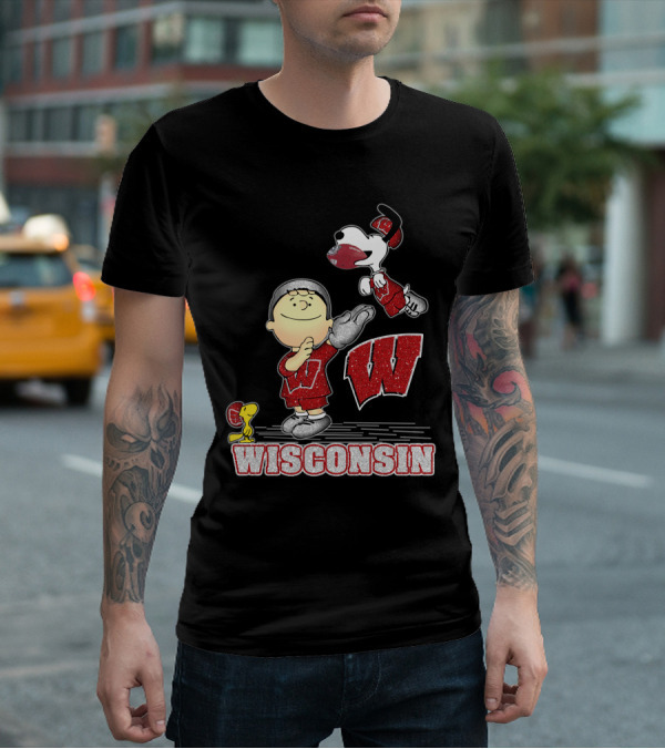 Snoopy Wisconsin Badgers Charlie Brown Woodstock Football T-Shirt