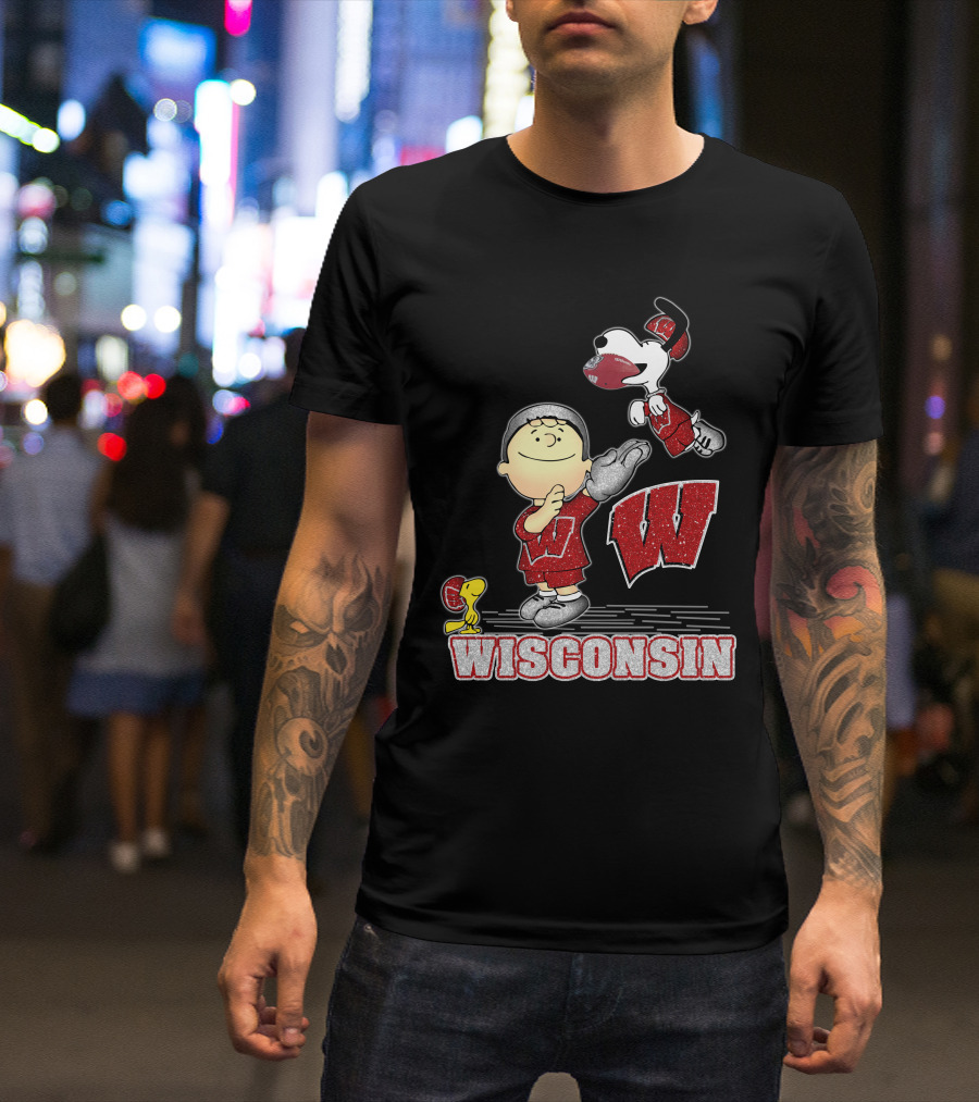Snoopy Wisconsin Badgers Charlie Brown Woodstock Football T-Shirt