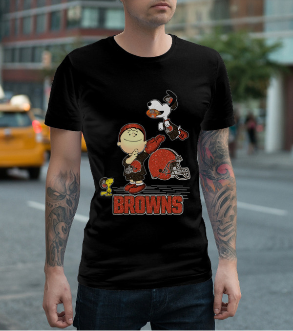 Snoopy And Friends Cleveland Browns Football Fun T-Shirt