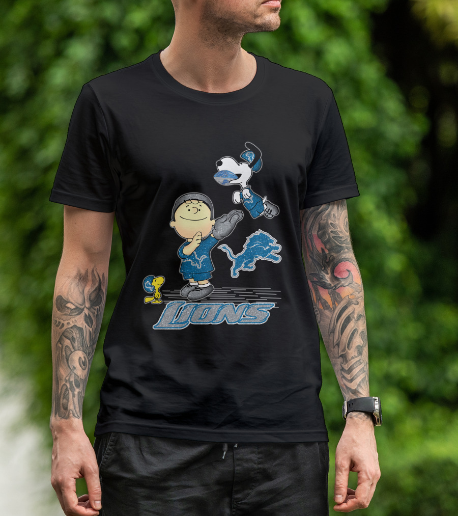 Snoopy Woodstock Charlie Brown Detroit Lions NFL Football T-Shirt