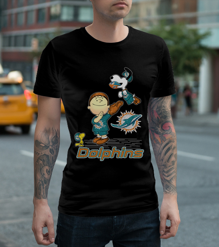 Snoopy And Woodstock Love Miami Dolphins Football T-Shirt