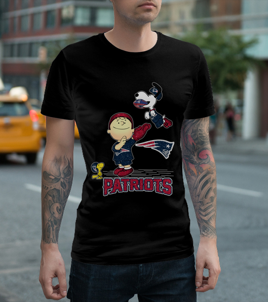 Snoopy Patriots Football New England Peanuts Characters T-Shirt