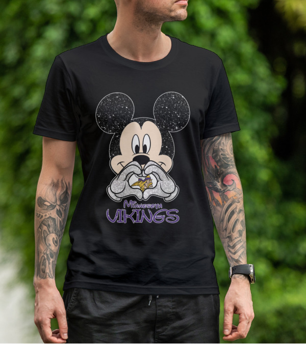 Mickey Mouse Heart Hands Love Minnesota Vikings T-Shirt