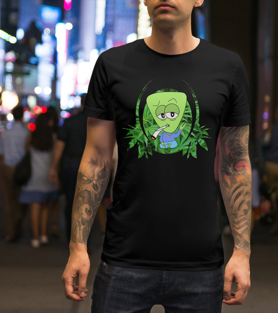 Alien Smoking Cannabis Surrounded By Marijuana Leaves T-Shirt