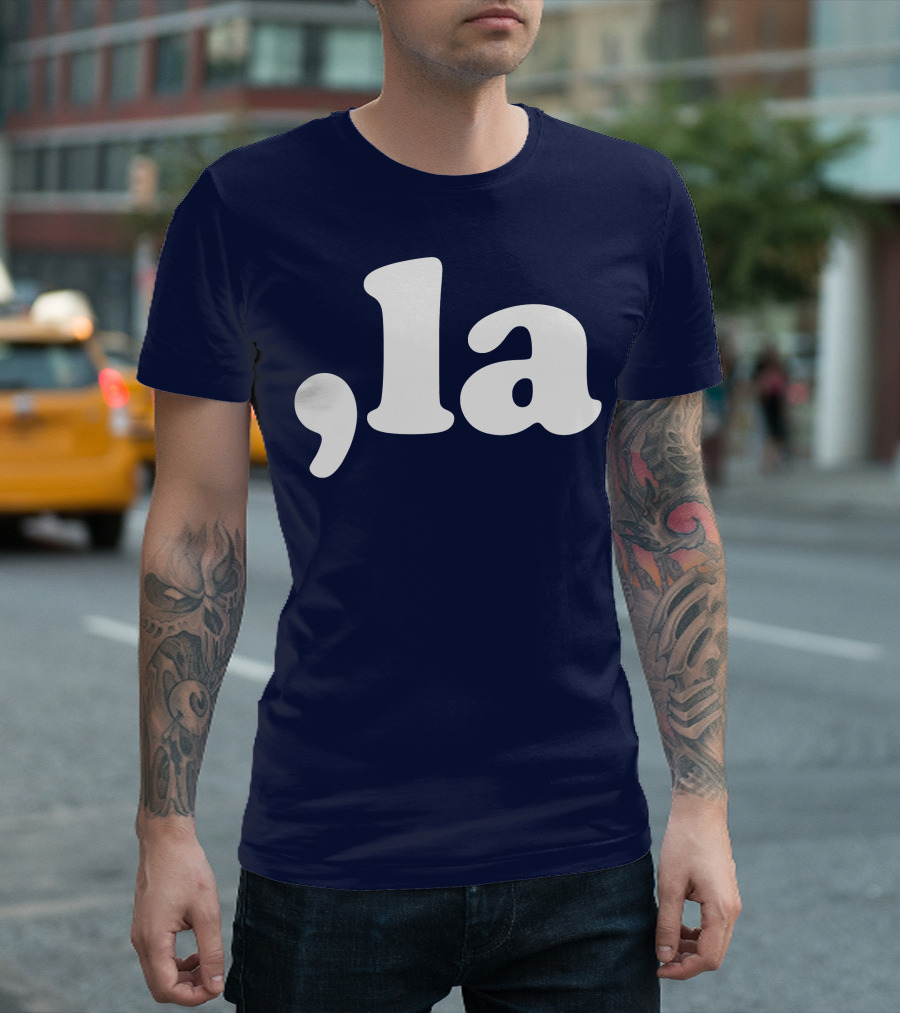 Comma La Kamala Harris Shirt For Political Enthusiasts T-Shirt