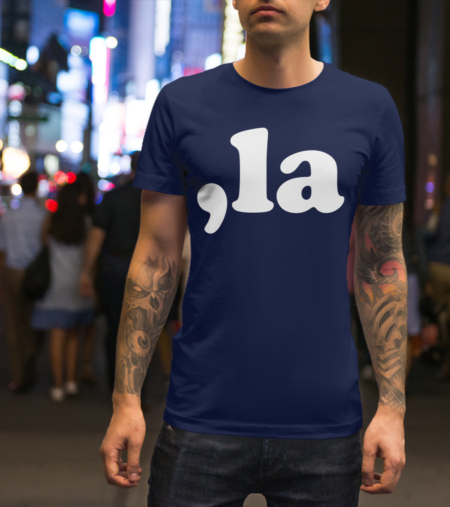 Comma La Kamala Harris Shirt For Political Enthusiasts T-Shirt