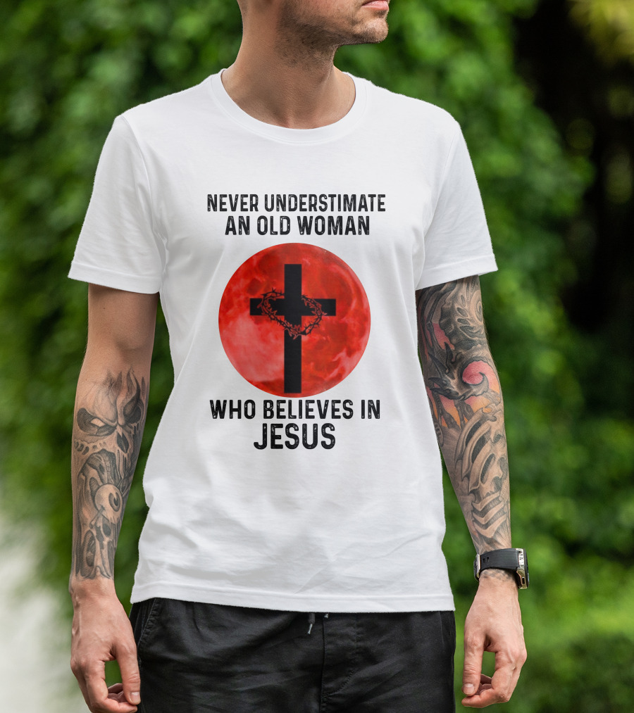 Never Underestimate An Old Woman Who Believes In Jesus Cross With Crown Of Thorns On Red Moon T-Shirt