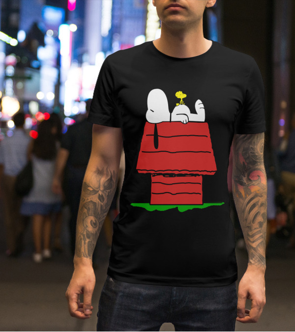 Snoopy And Woodstock Relaxing On Doghouse Roof T-Shirt