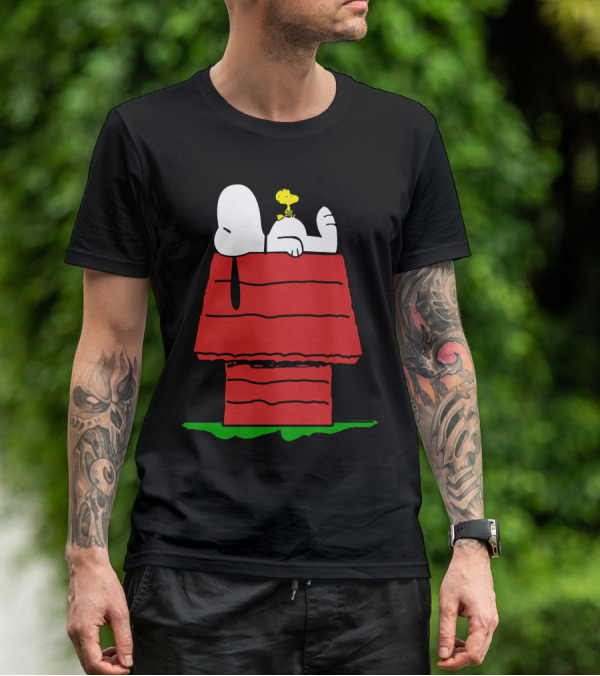 Snoopy And Woodstock Relaxing On Doghouse Roof T-Shirt