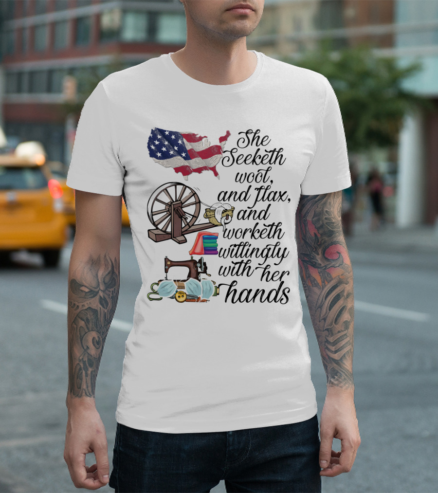 She Seeketh Wool Flax Worketh Willingly With Her Hands American Flag Spinning Wheel Sewing Machine Masks T-Shirt