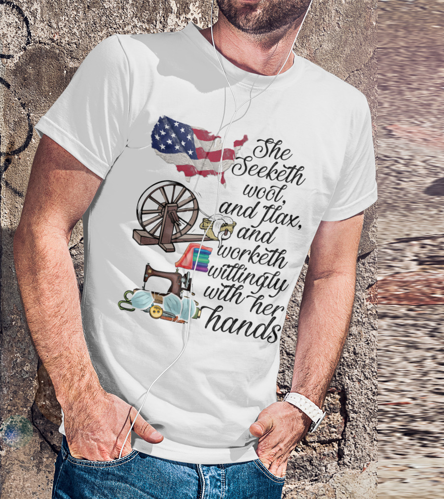 She Seeketh Wool Flax Worketh Willingly With Her Hands American Flag Spinning Wheel Sewing Machine Masks T-Shirt