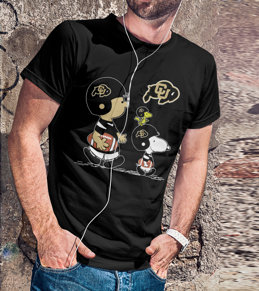 COLORADO BUFFALOES SNOOPY AND WOODSTOCK FOOTBALL CHARLIE BROWN T-Shirt