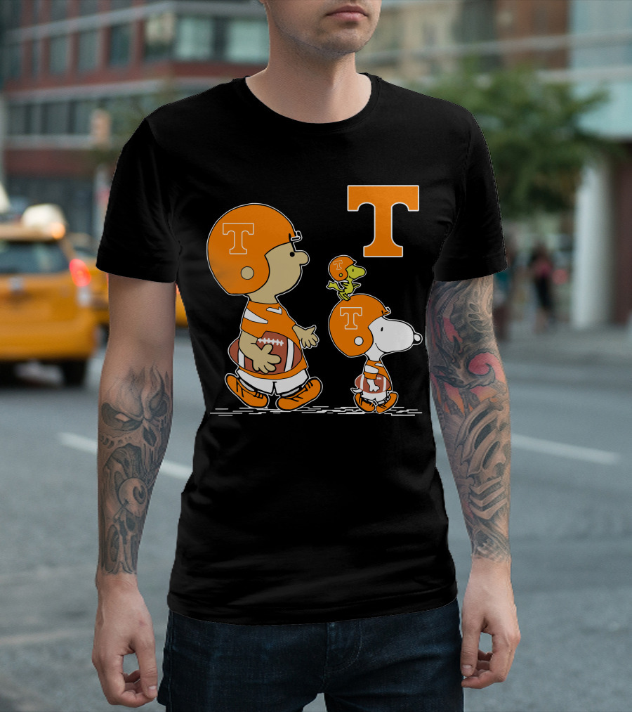 Tennessee Volunteers Peanuts Characters Football Helmets T-Shirt