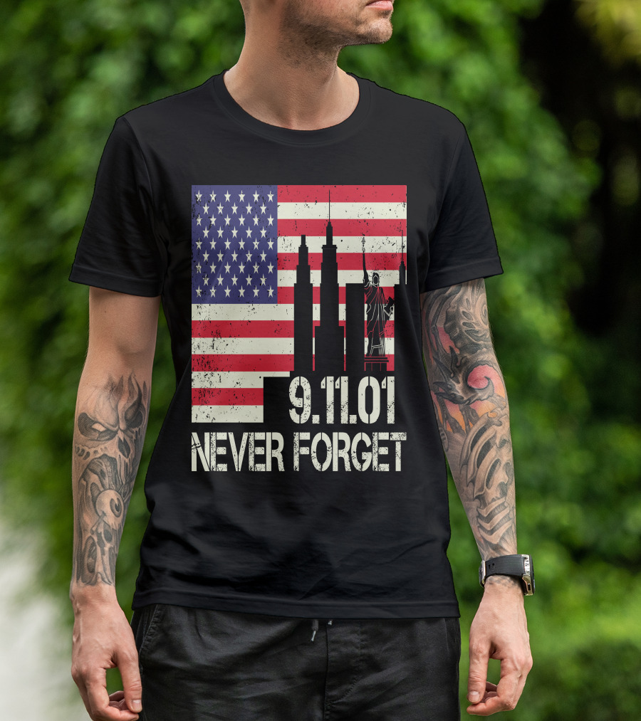 Vintage American Flag 9.11.01 Never Forget Statue Of Liberty And Twin Towers T-Shirt