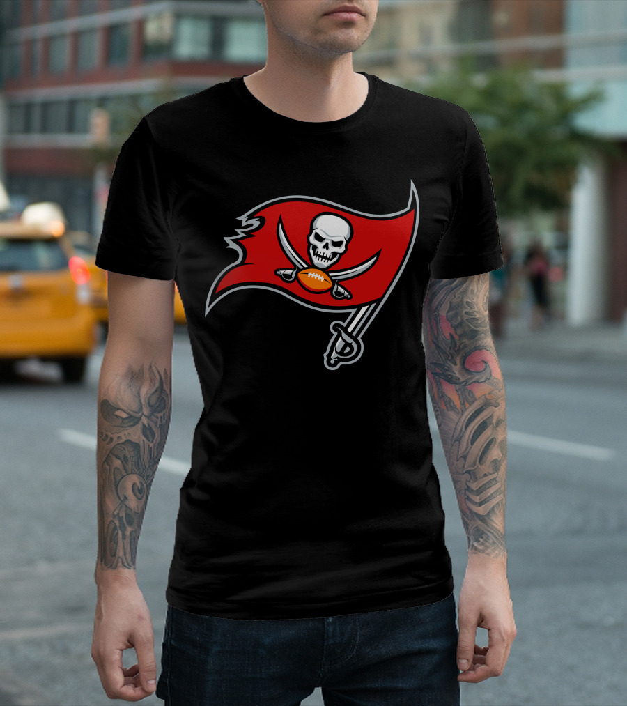 Tampa Bay Buccaneers Skull Flag Football Team T-Shirt