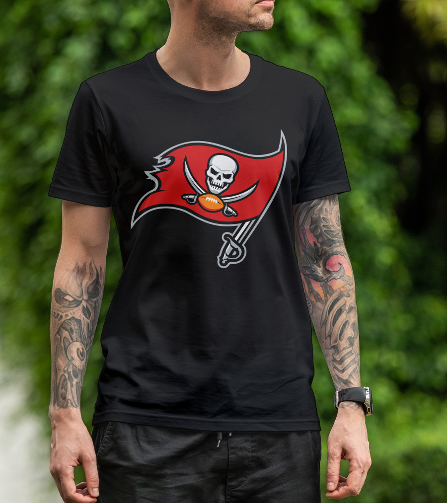 Tampa Bay Buccaneers Skull Flag Football Team T-Shirt