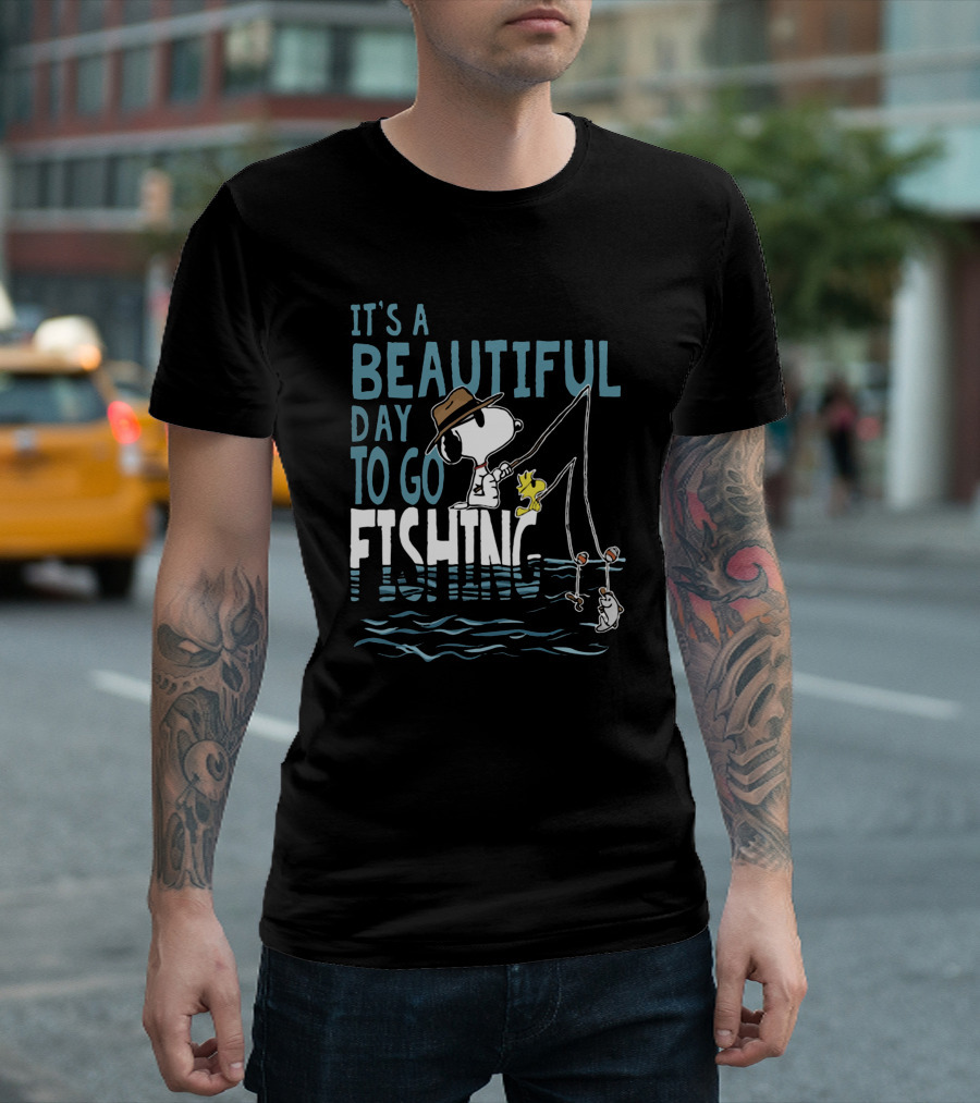 IT'S A BEAUTIFUL DAY TO GO FISHING SNOOPY CHARLIE BROWN PEANUTS WOODSTOCK T-Shirt