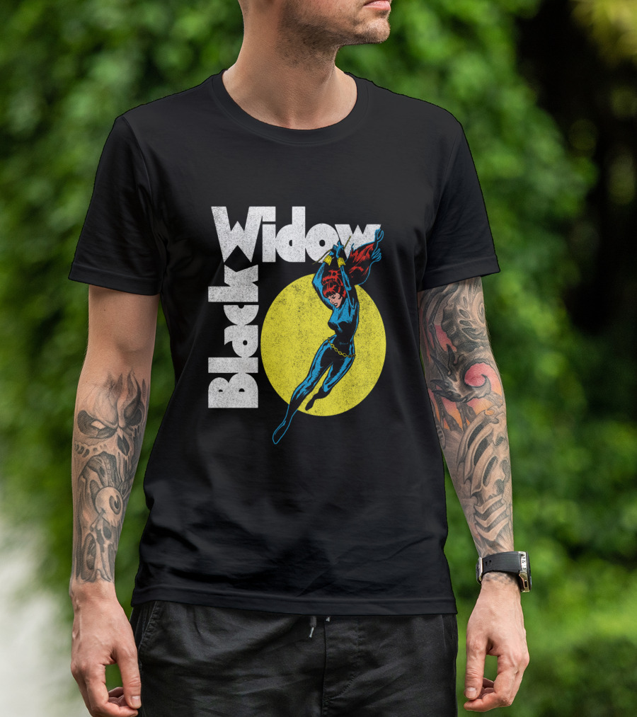 Black Widow Marvel Comic Circle Retro Heroic Pose T-Shirt