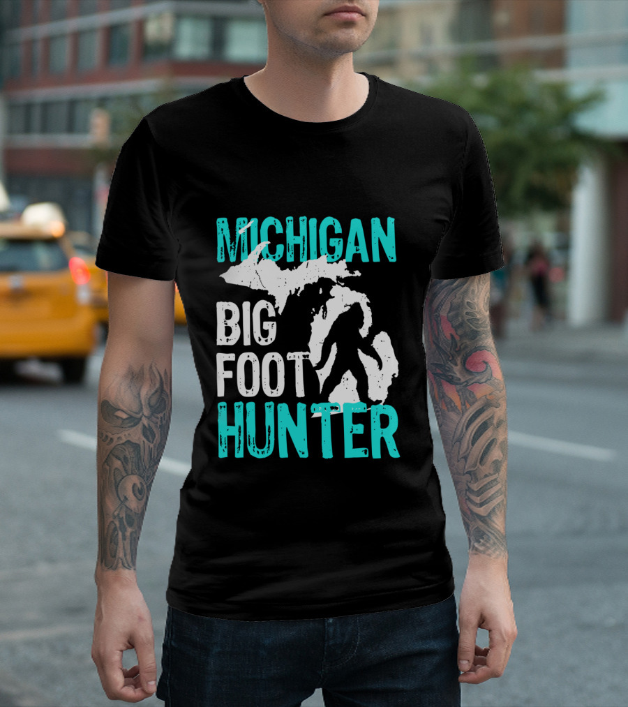 Michigan Bigfoot Hunter Bigfoot Silhouette on Michigan Map T-Shirt