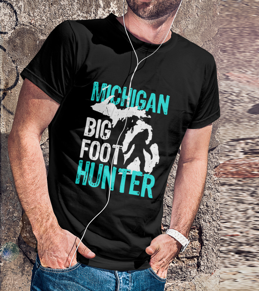 Michigan Bigfoot Hunter Bigfoot Silhouette On Michigan Map T-Shirt