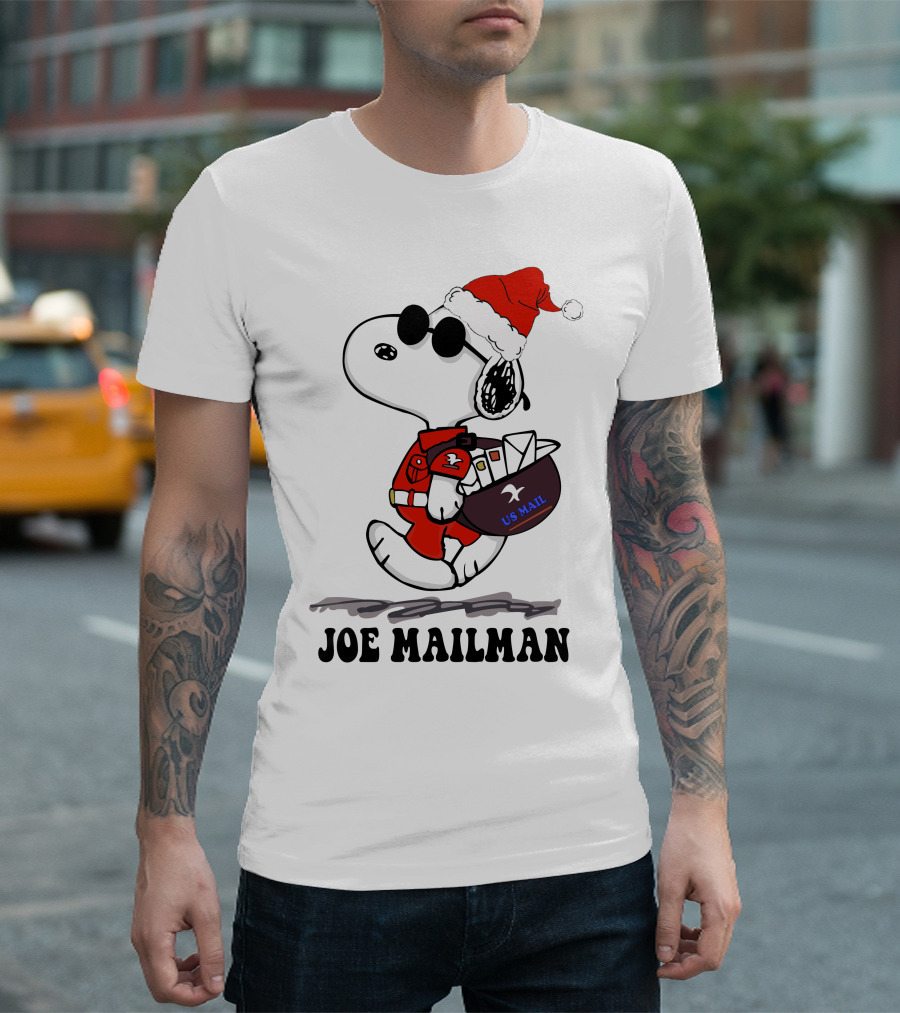 JOE MAILMAN SNOOPY SANTA USPS HOLIDAY DELIVERY T-Shirt