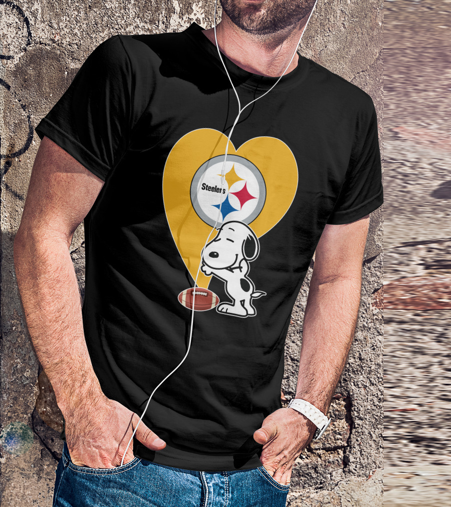 Pittsburgh Steelers Snoopy Hug Heart Football T-Shirt