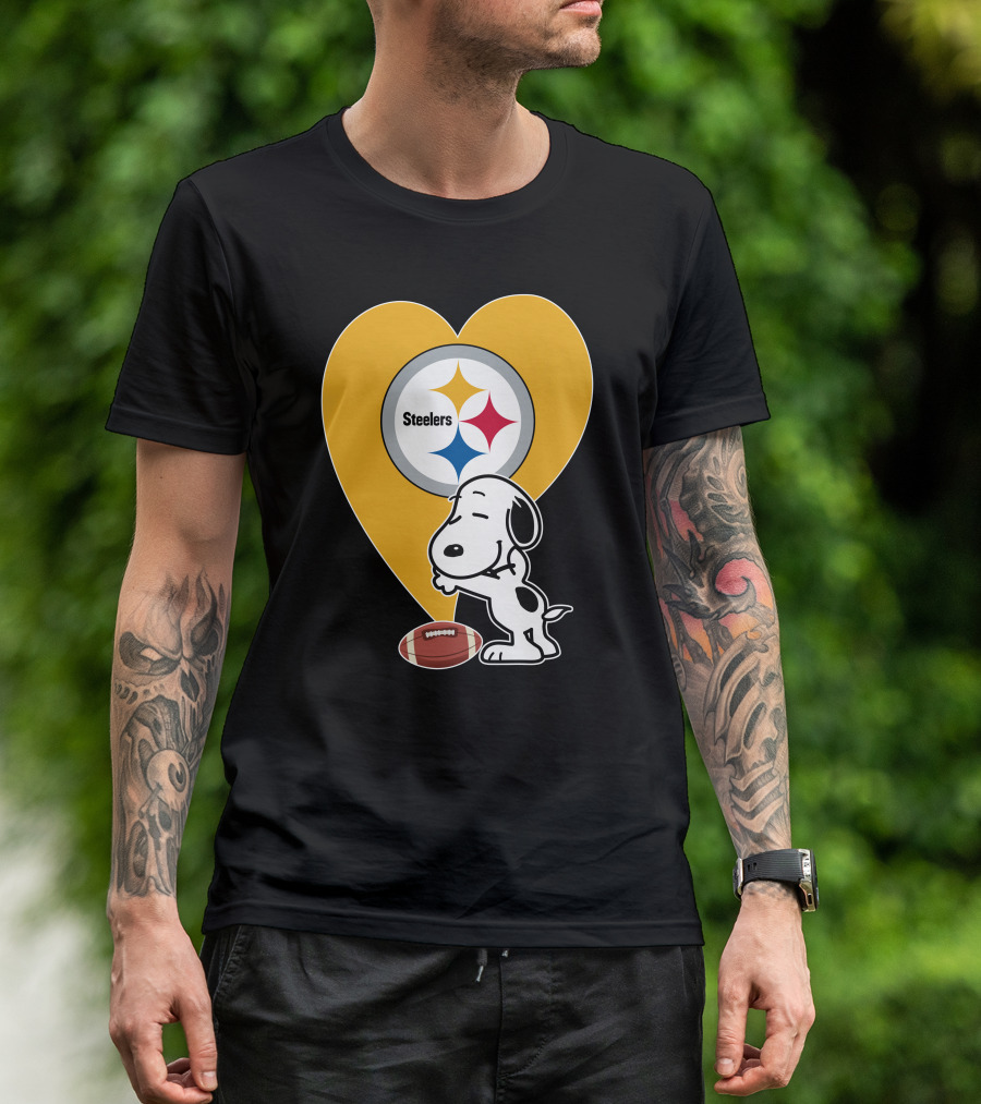Pittsburgh Steelers Snoopy Hug Heart Football T-Shirt