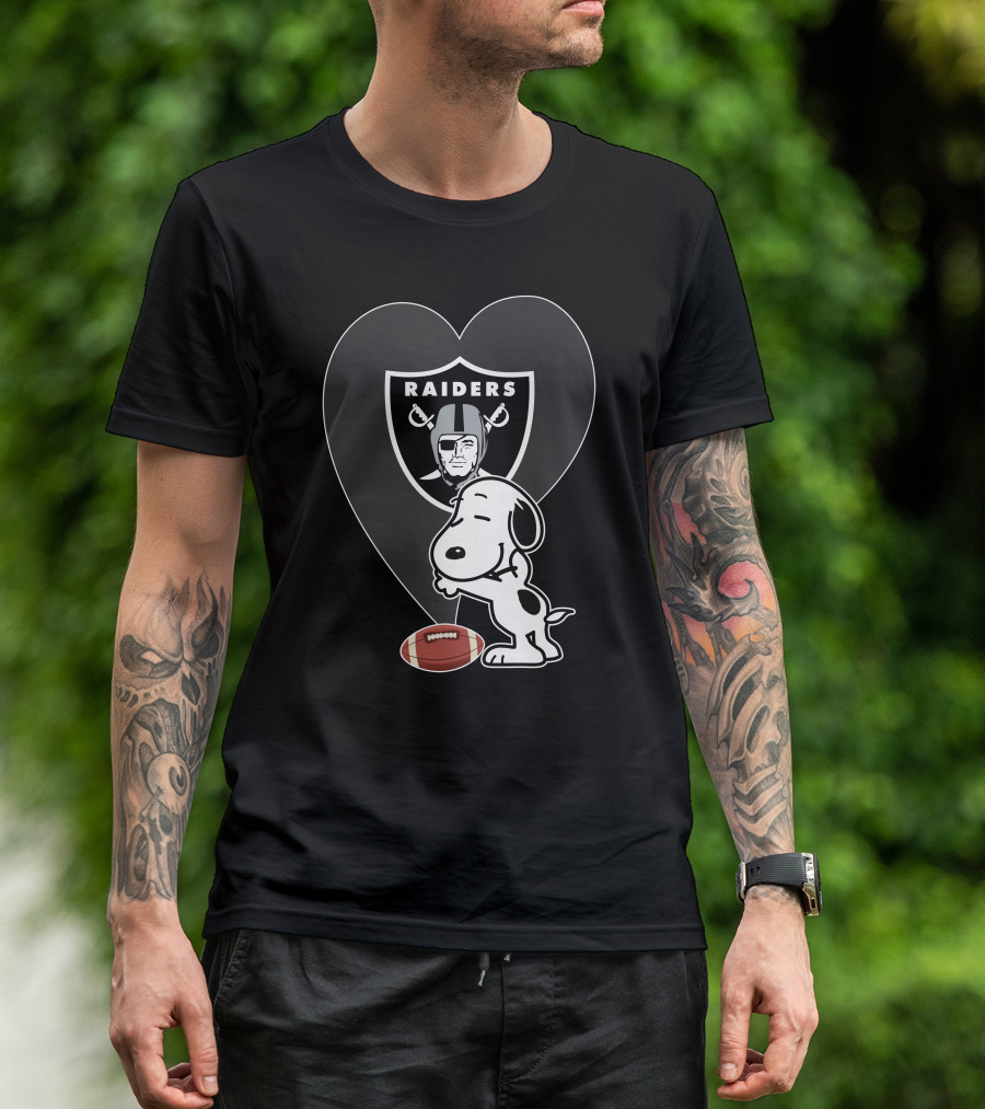 Las Vegas Raiders Snoopy Football Heart Hug T-Shirt