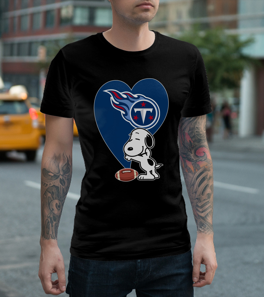 Tennessee Titans Snoopy Heart Football Hug T-Shirt