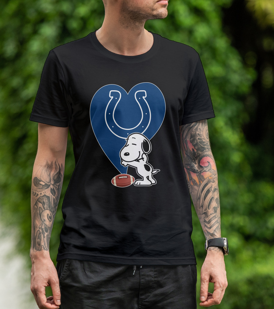 Indianapolis Colts Snoopy Football Heart Hug T-Shirt