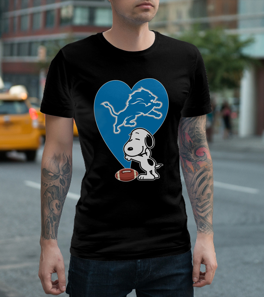 Detroit Lions Snoopy Heart Balloon Football Hug T-Shirt