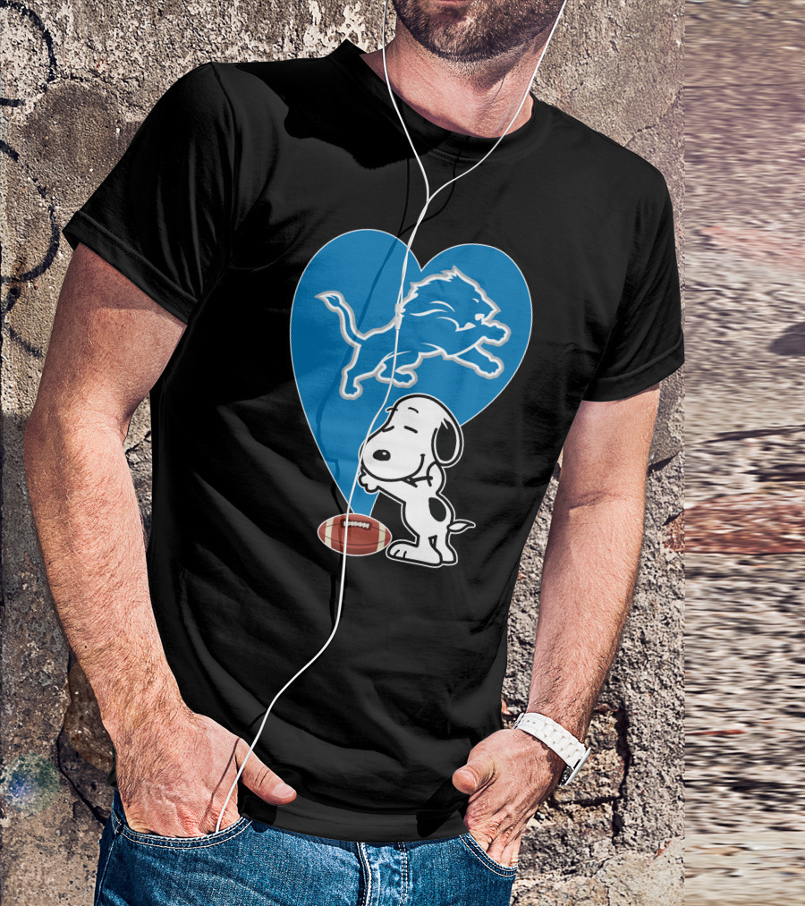 Detroit Lions Snoopy Heart Balloon Football Hug T-Shirt
