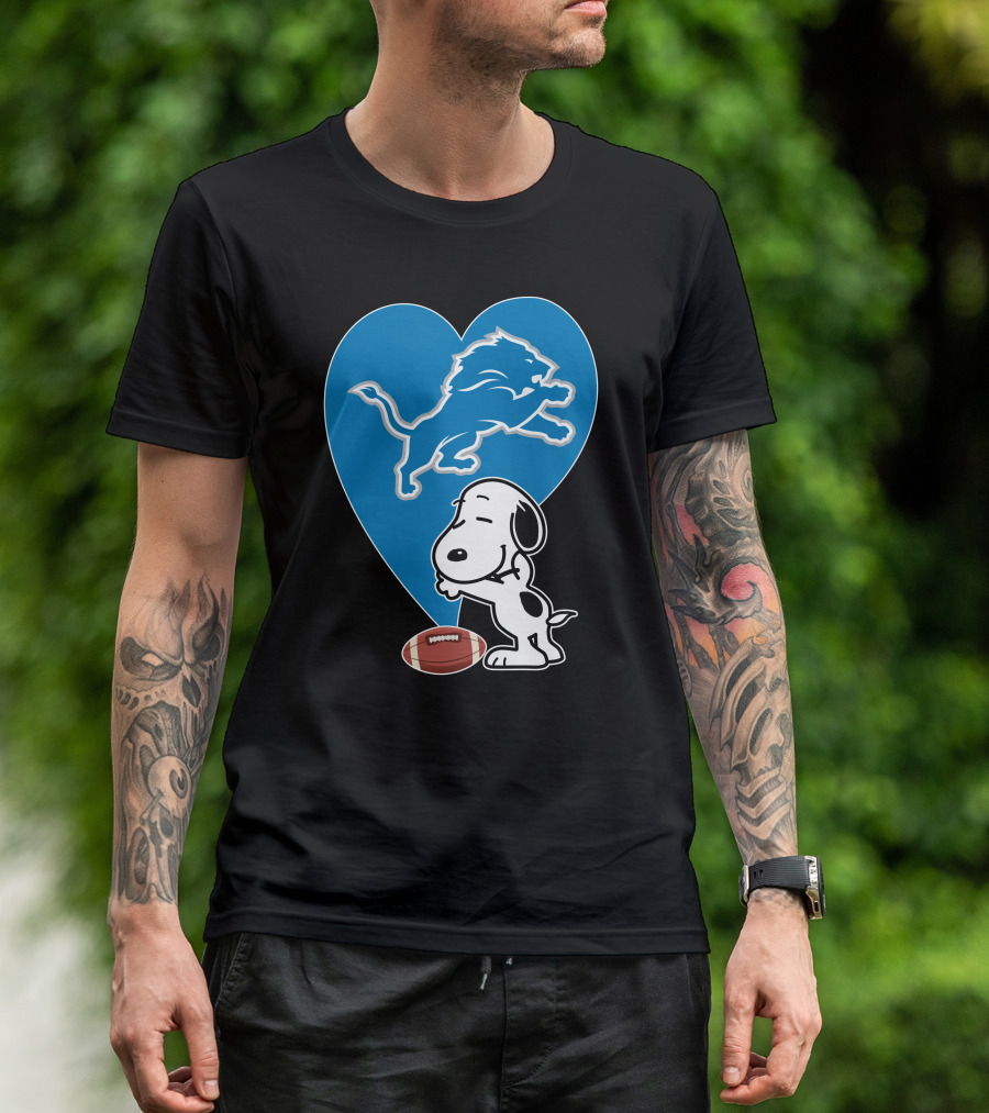 Detroit Lions Snoopy Heart Balloon Football Hug T-Shirt