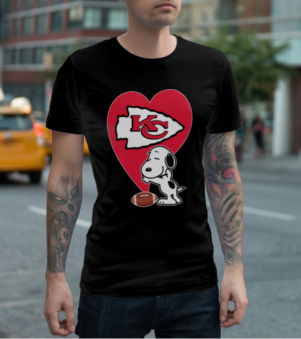 Kansas City Chiefs Heart Snoopy Football Hug T-Shirt