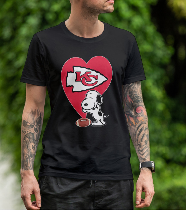 Kansas City Chiefs Heart Snoopy Football Hug T-Shirt