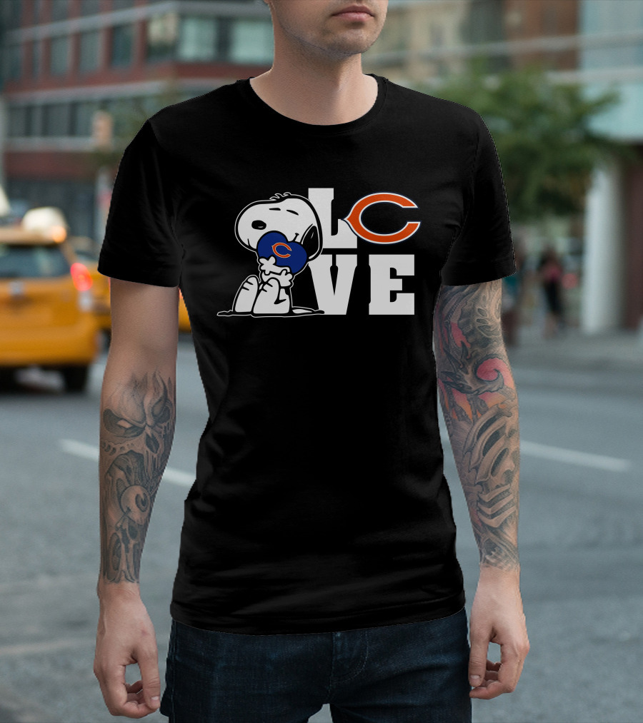 Snoopy Love Chicago Bears LVE C Heart Football T-Shirt