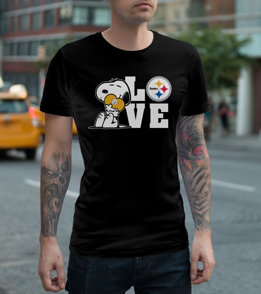 Snoopy Hugging Yellow Heart Steelers Love T-Shirt