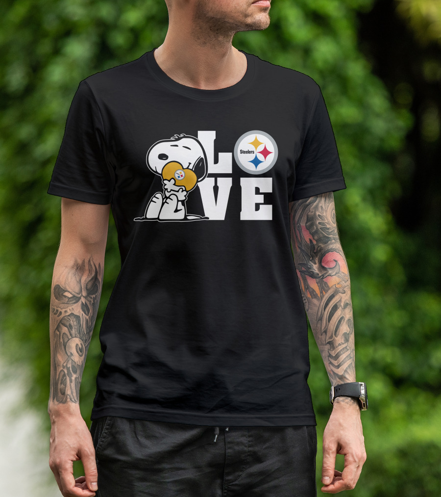Snoopy Hugging Yellow Heart Steelers Love T-Shirt