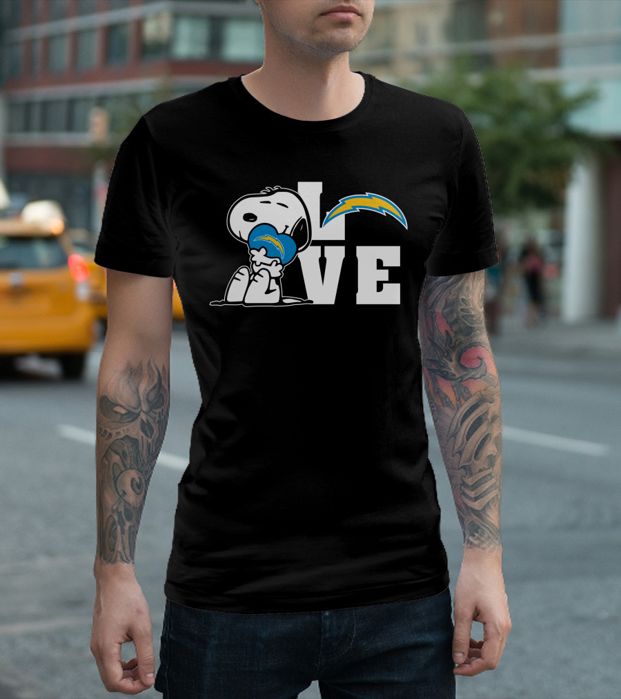 Snoopy Love Los Angeles Chargers Hugging Football Helmet T-Shirt