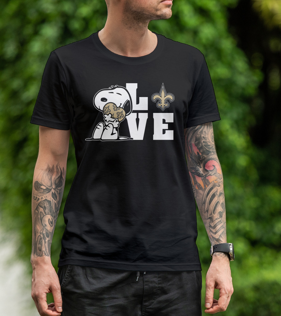 Snoopy Love New Orleans Saints Fleur-de-Lis Hug T-Shirt