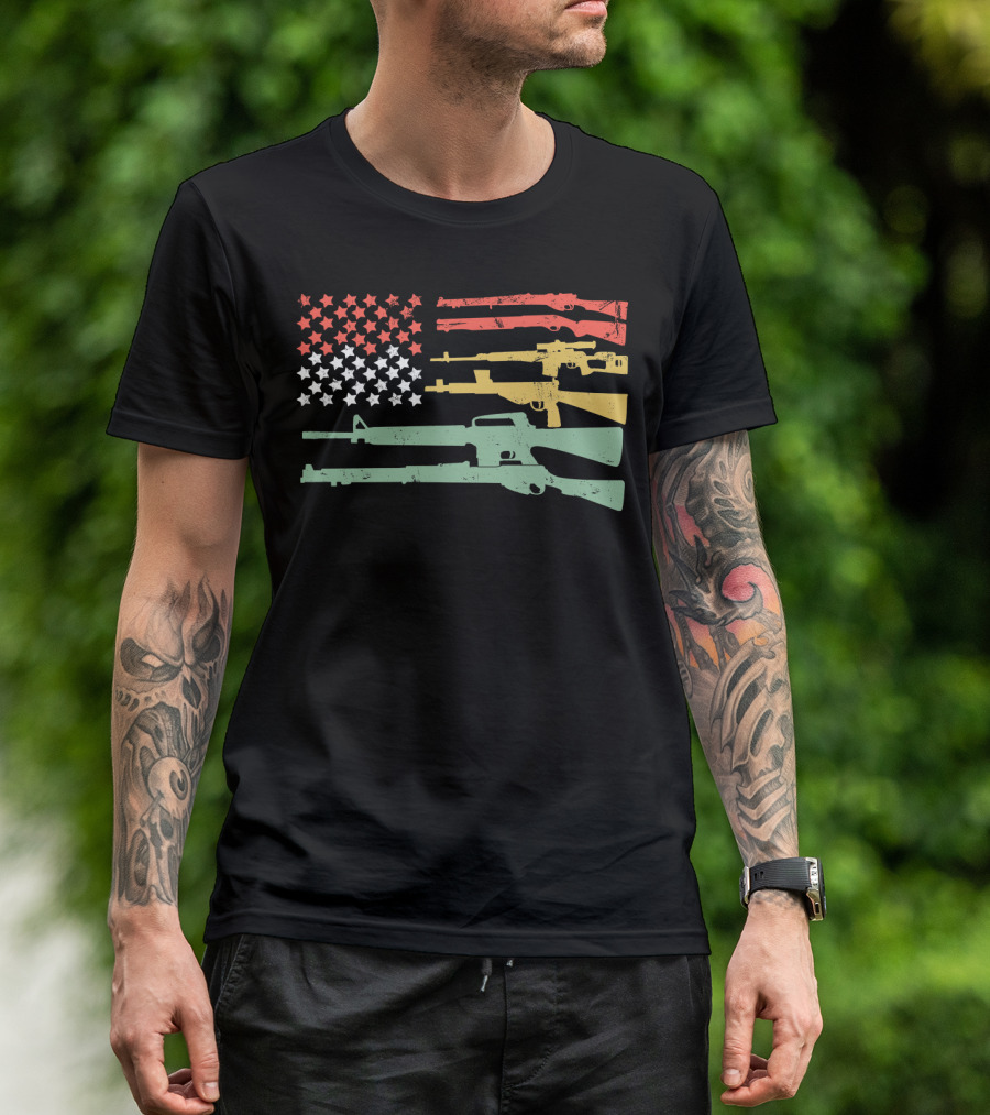 Big American Flag Machine Guns Vintage 2A Flag With Red Gold Green Rifle T-Shirt